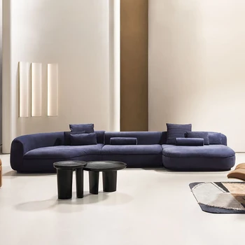 Italijos minimalistinio audinio sofos, trys žmonės lanko gyvenamasis kambarys, didelis namas tipas, šviesos prabanga kartu kampas, baldai